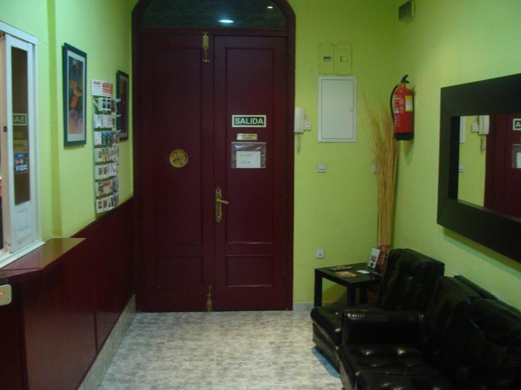 Inter Puerta Del Sol Auto Check In Gasthuis 3*